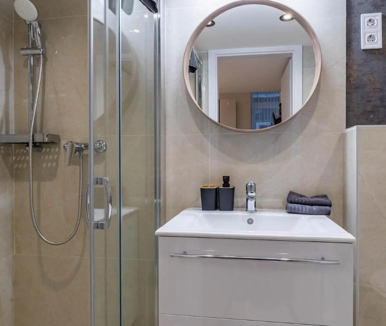 Budapest Best Base Apartment 0*,
